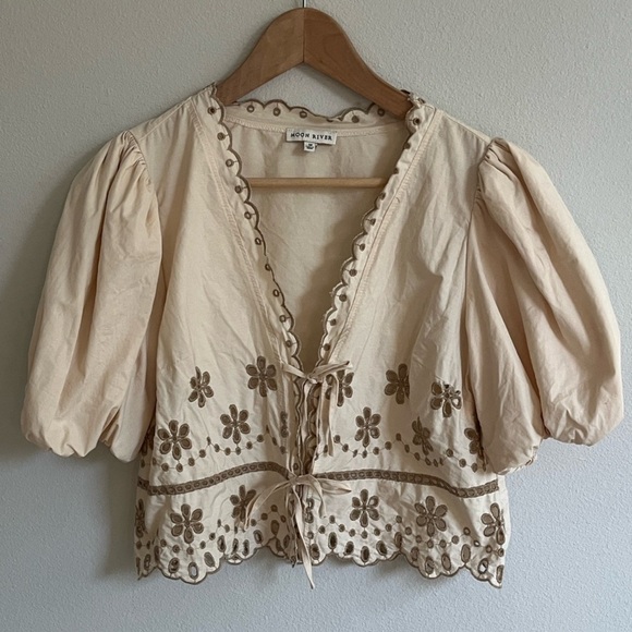 Moon River Eyelet Detail Set: Puff Sleeve Front Tie Top and Shorts in Ivory - Picture 7 of 8